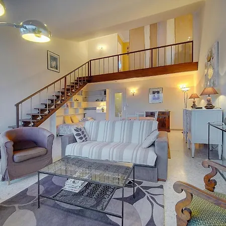 Superbe Duplex Idealement Situe Proche Plages Avec Grande Terrasse Vue Port !l A1b59