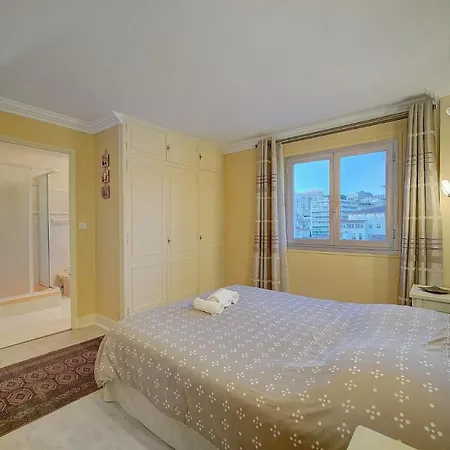 Apartment Superbe Duplex Idealement Situe Proche Plages Avec Grande Terrasse Vue Port !l A1b59 *