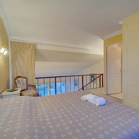 Superbe Duplex Idealement Situe Proche Plages Avec Grande Terrasse Vue Port !l A1b59 Апартаменты